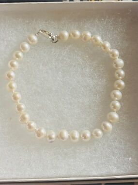 Classic 7.5”” White Fresh Water Pearl Bracelet - Elegant Freshwater Pearls